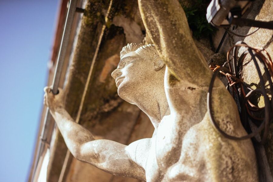 Porto: Harry Potter’s Inspiration Tour - Starting beneath São Bento’s station clock