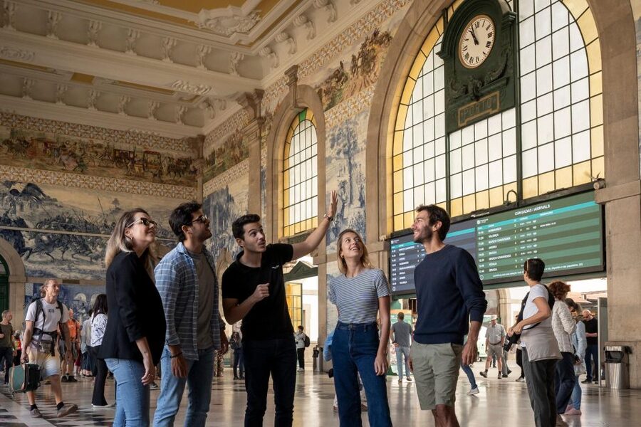 Porto: Helicopter Ride, Guided Walking Tour & River Cruise - The two-hour walk through central Porto