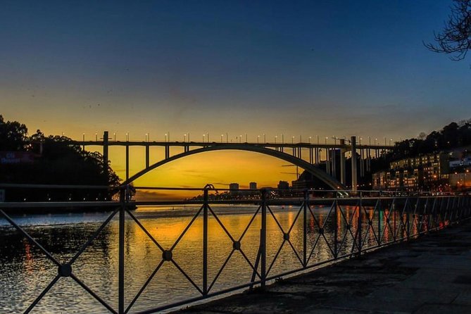 Porto Heritage Night Tour With Fado Show And Dinner Included - Guide quality and language matters