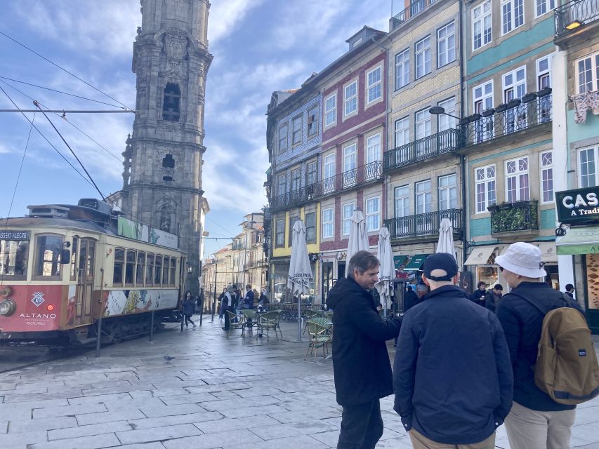 Porto: Highlights & hidden gems Walk - max 10 - University of Porto, Igreja do Carmo, and the upper city