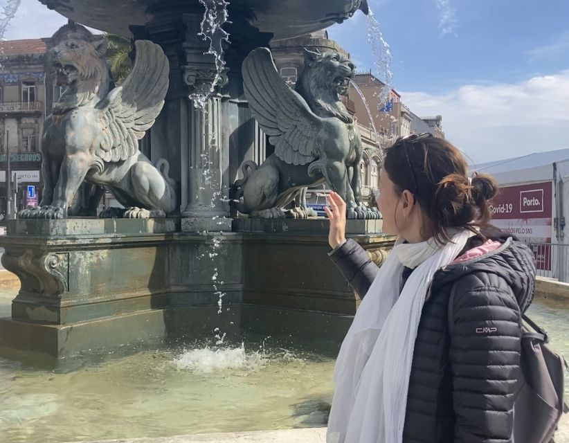 Porto: Highlights & hidden gems Walk - max 10 - Praça de Carlos Alberto and the first local stop