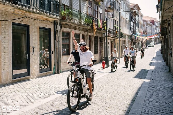 Porto Highlights in 3 Hours E-Bike Tour - Historical, Sightseeing - Porto Cathedral, a compact lesson in the old city