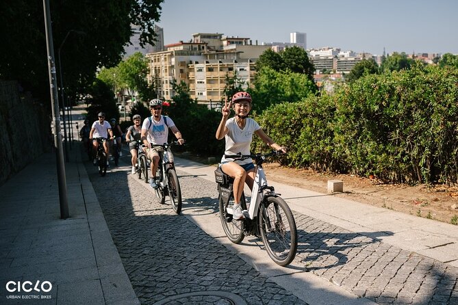 Porto Highlights in 3 Hours E-Bike Tour - Historical, Sightseeing - Crystal Palace Gardens and a welcome change of pace