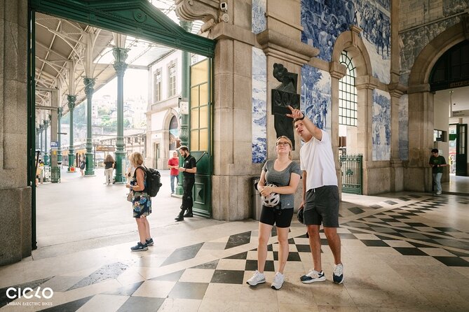 Porto Highlights in 3 Hours E-Bike Tour - Historical, Sightseeing - Returning across the lower Luís I Bridge