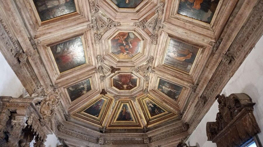 Porto Historic Center: Private Walking Tour & Cathedral - São Bento Station and Porto’s tiled history
