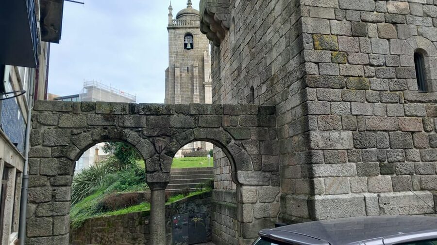 Porto Historic Center: Small Group Walking Tour & Cathedral - Clérigos Church and the tall city landmark