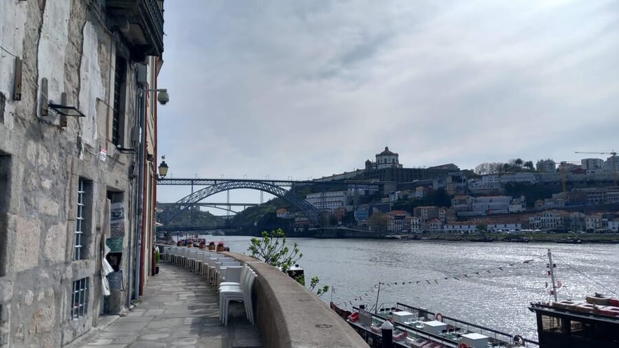 Porto Historic Center: Small Group Walking Tour & Cathedral - Carmo and Carmelitas, Porto’s nearly twinned churches