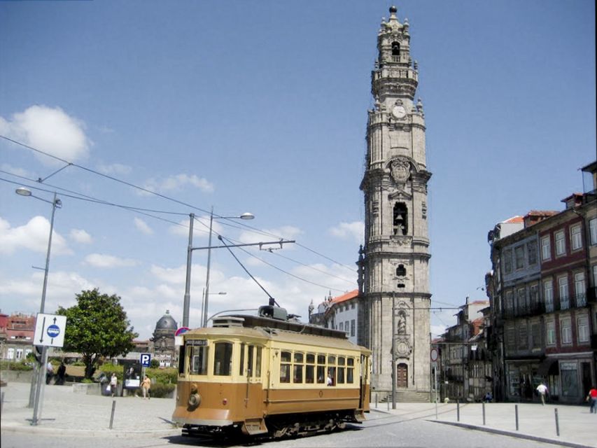Porto: Historic e-Bike Tour with a guide - Guides, pace, and the private-group advantage