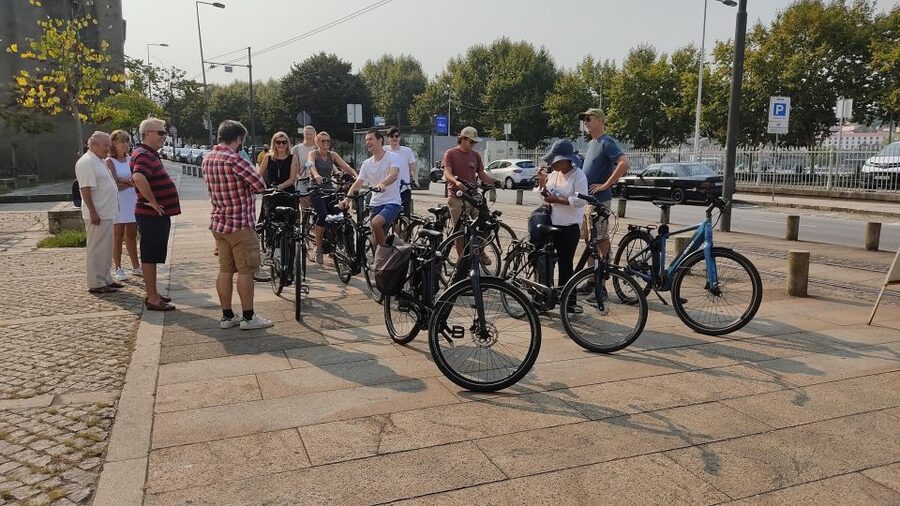 Porto: Historic e-Bike Tour with a guide - Palácio de Cristal Gardens and Quinta da Macieirinha