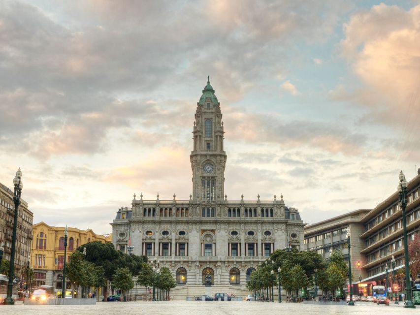 Porto: Historic e-Bike Tour with a guide - Clérigos, Livraria Lello, and the busy central sights