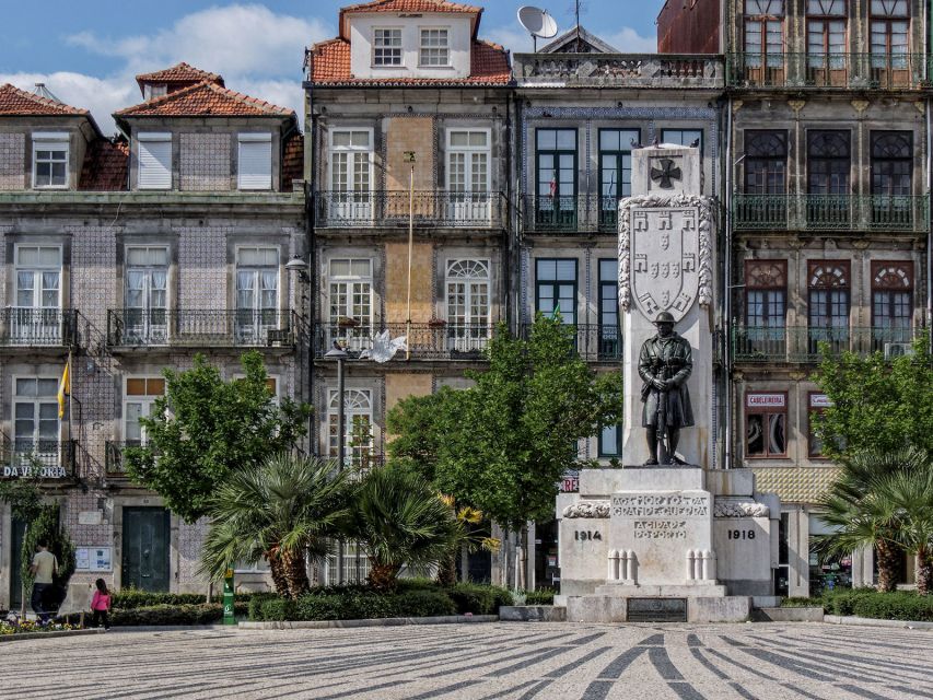 Porto: Historic e-Bike Tour with a guide - São Bento Station and Porto Cathedral