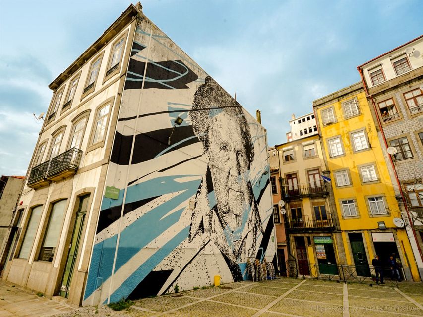 Porto: Historic e-Bike Tour with a guide - Starting beside the Douro in Miragaia