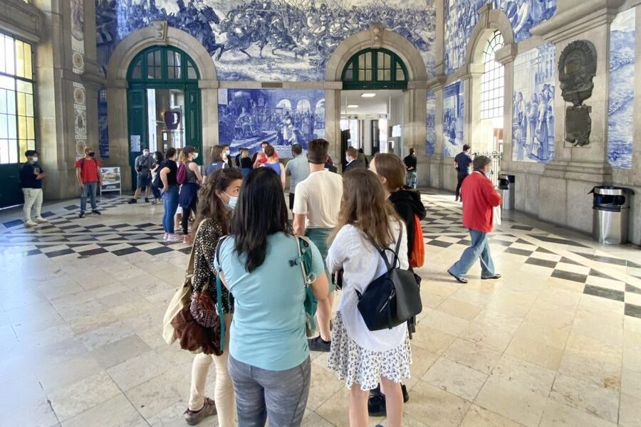 Porto: Historical Center Walking Tour - Port wine, olive oil, and the optional picnic