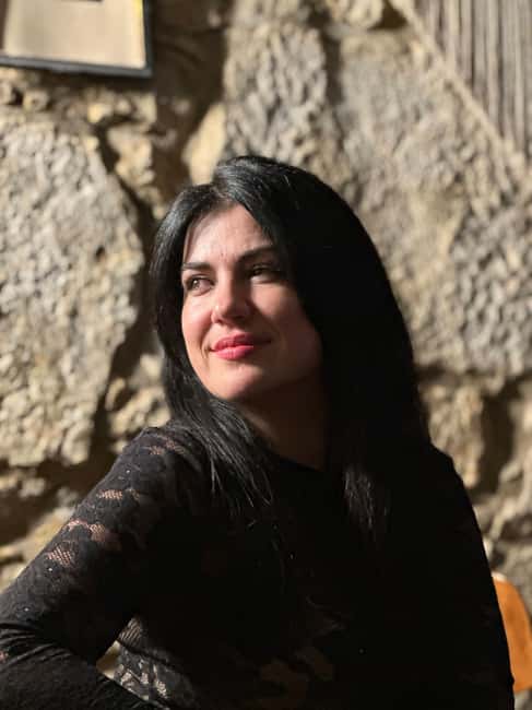 Porto: Live Fado Concert with Glass of Tawny Port Wine - Amália Rodrigues and the changing face of Fado