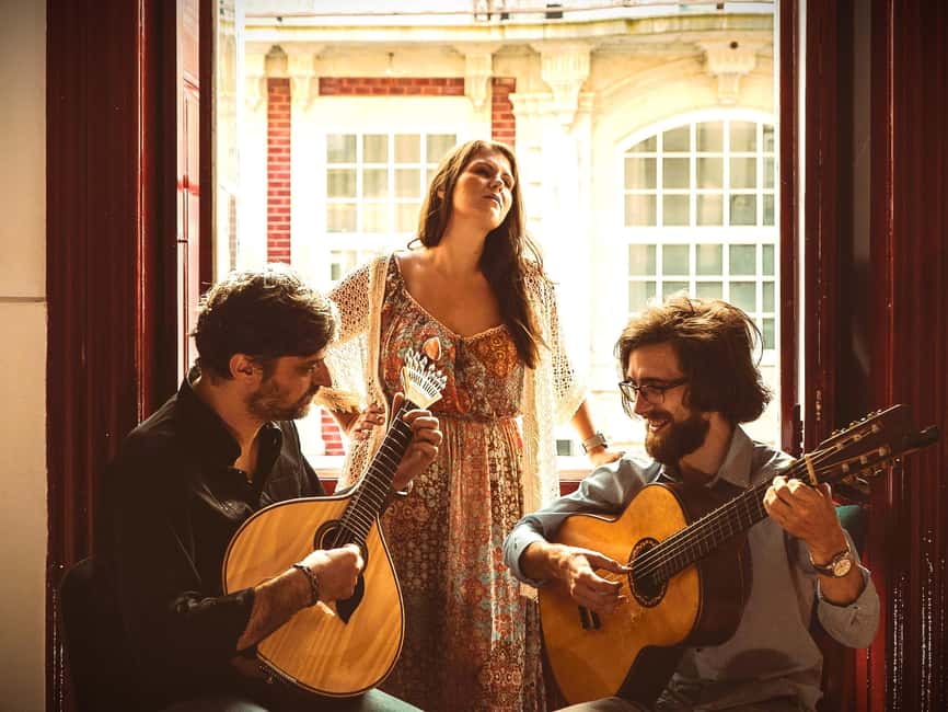 Porto: Live Fado Concert with Glass of Tawny Port Wine - The first songs: traditional Lisbon Fado
