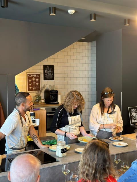 Porto: Local Market Tour & Cooking Class/Showcooking - What showcooking really means here