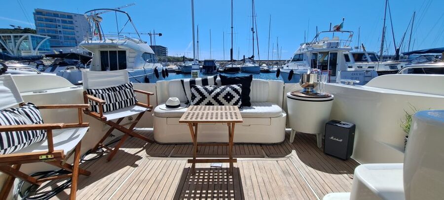 Porto: Luxury Yacht Tour of the 6 Bridges and Douro Estuary - Why this cruise is different from a standard river boat