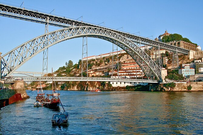 Porto "Old Town" Walking Tour with river cruise (Small-groups) - The British connection at Clube do Porto