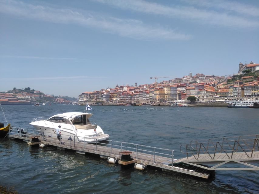 Porto: Passeio em iate privado no Douro com welcome drink - Ribeira from the water