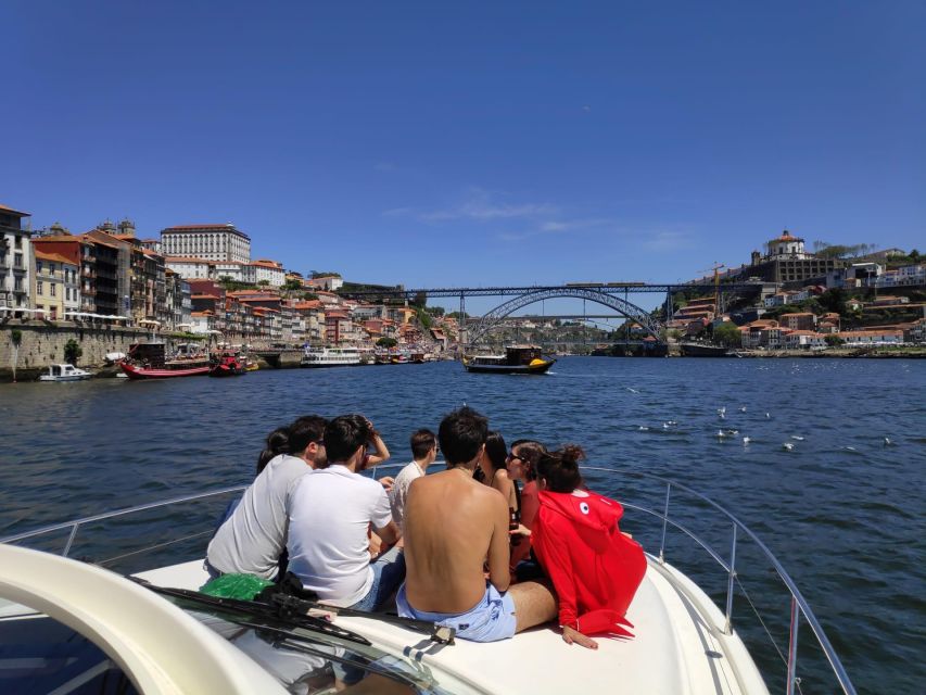 Porto: Passeio em iate privado no Douro com welcome drink - Leaving Marina do Freixo