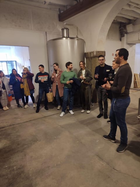 Porto: Port and Douro Wine Walking Tour with 9 Tastings - Key points at a glance