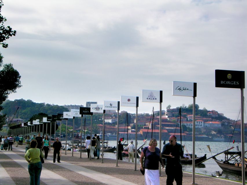 Porto: Port and Douro Wine Walking Tour with 9 Tastings - Third stop: Solar dos Dragos and Douro table wines
