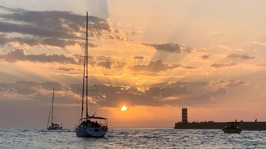 Porto: Port Wine Sunset Boat Tour - Why seeing Porto from the Douro changes the city