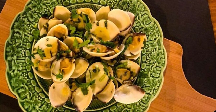 Porto: Premium Portuguese Food Tour and Sightseeing - The final café and the return to the church