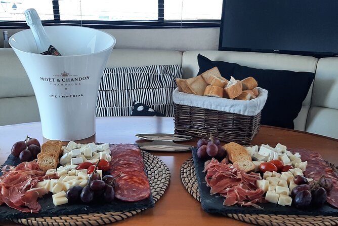 PORTO : Premium Yacht Tour – 6 Bridges & Douro Estuary Reserve - Nancy, Fernando, and the welcome drink
