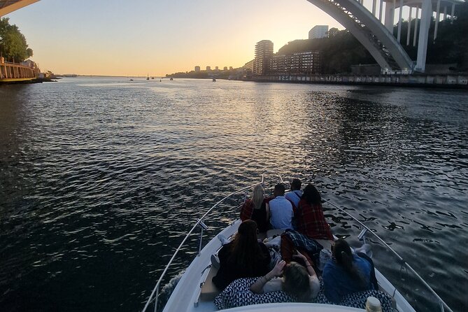 Porto: Private 6 bridges tour, Douro river with sunset option - The Eiffel-style bridge and Porto’s signature photograph