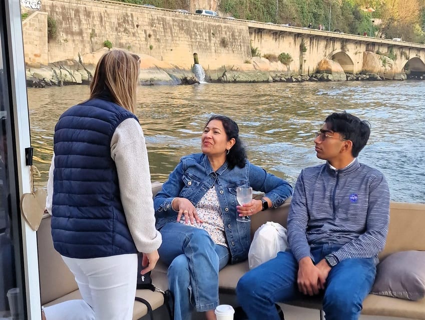 Porto: Private 6 Bridges Tour, welcome drink & sunset option - Key points to know before booking
