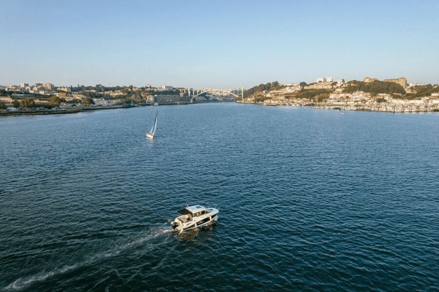 Porto: Private Boat Tour in Douro River - Arrábida Bridge and the first city views