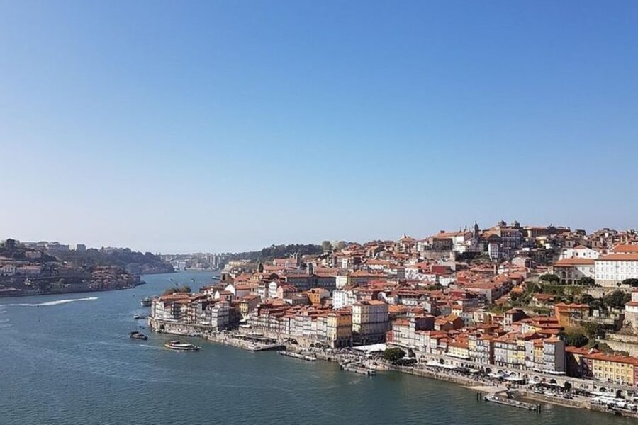Porto : Private Custom Tour with a Local Guide - Meeting Your Guide at Your Hotel