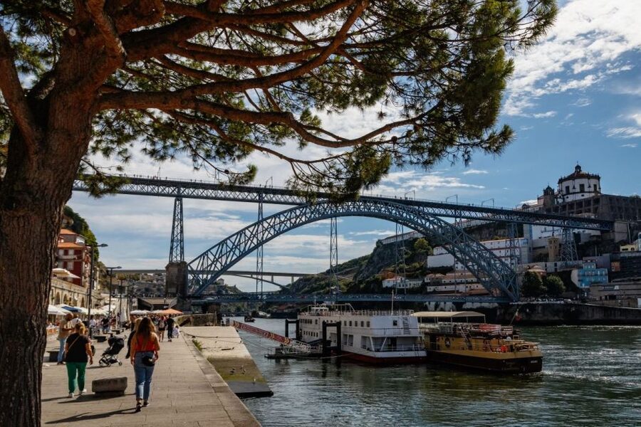 Porto: Private Custom Tour with a Local– Icons & Hidden Gems - How Hannah’s hosting style shapes the experience