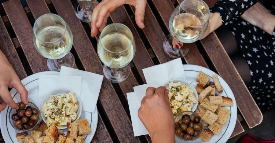 Porto: Private Evening Tour with Drinks & Bites - Three stops, three local pairings