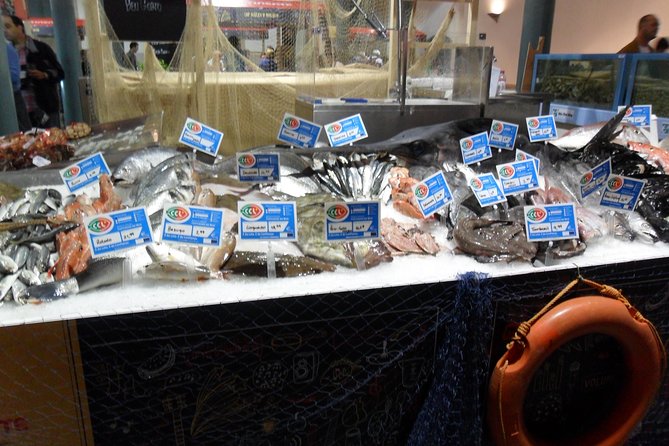 Porto Private Food & Wine Walking Tour with Market & Tastings - Olive oil, Douro wine, and a proper finish
