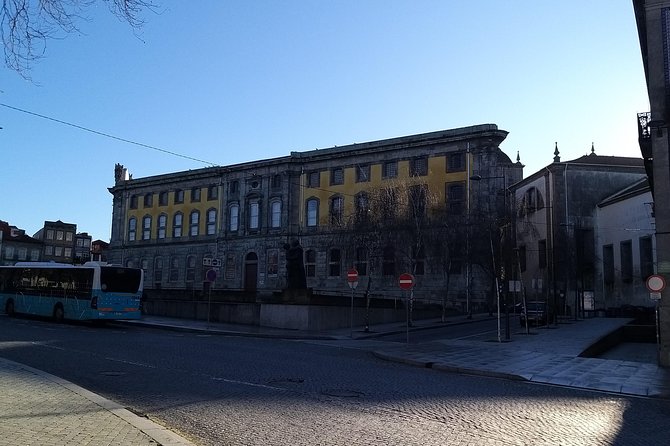 Porto private morning Tour, discover the most iconic attractions - Crossing to Gaia and seeing Porto from the river