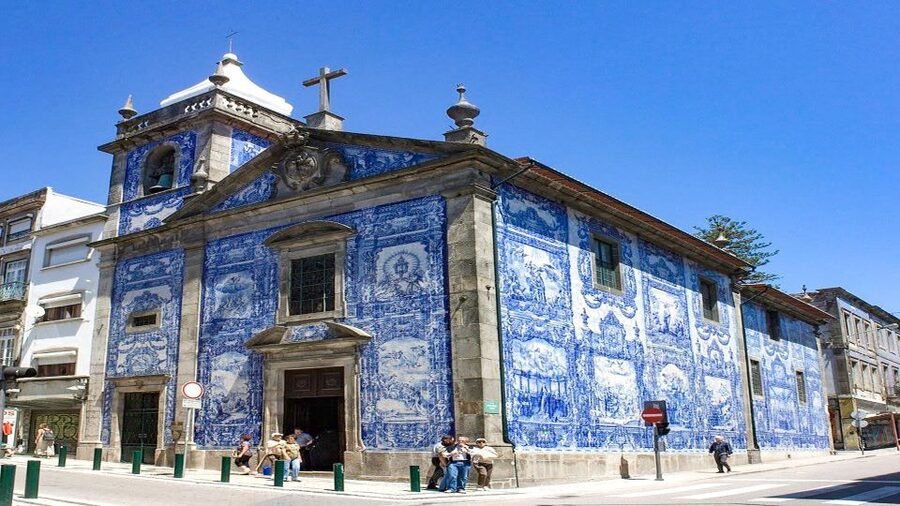 Porto private morning Tour, see the most iconic attractions - Clérigos Tower and Livraria Lello