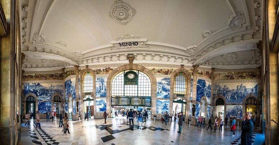 Porto private morning Tour, see the most iconic attractions - Porto Cathedral and the old center
