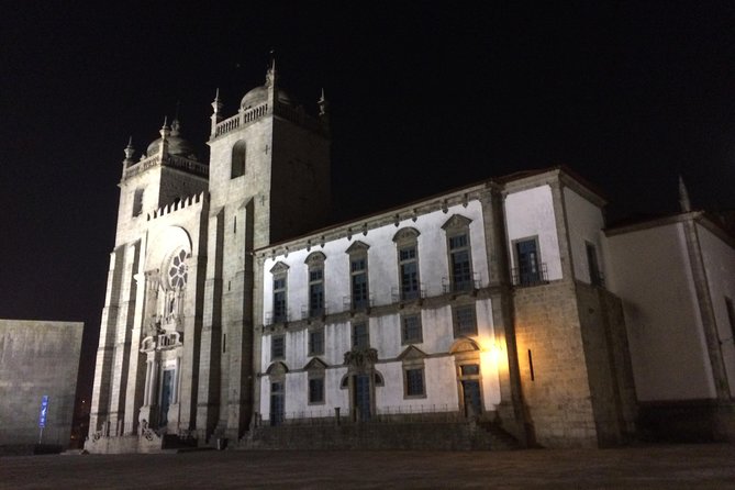 Porto private night Tour, discover the most iconic attractions - São Bento Station and Café Majestic