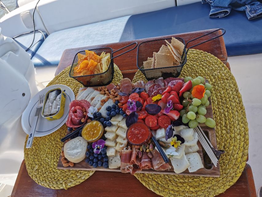 Porto: Private Sailboat Trip with Wine Tasting & Charcuterie - What makes the two-hour length work