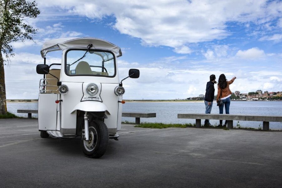 Porto: Private Sightseeing Tour by Electric Tuk Tuk - Fontaínhas and the first Douro views