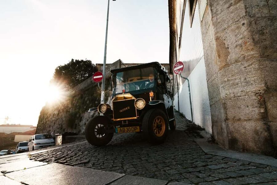 Porto:Private Tour of the Historic City in a Classic Ford T - Private group value at $40 per person