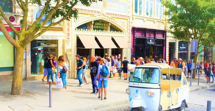 Porto: Private Tuk-Tuk Tour with Short Walks and Wine - Starting at Café Batalha and getting your bearings