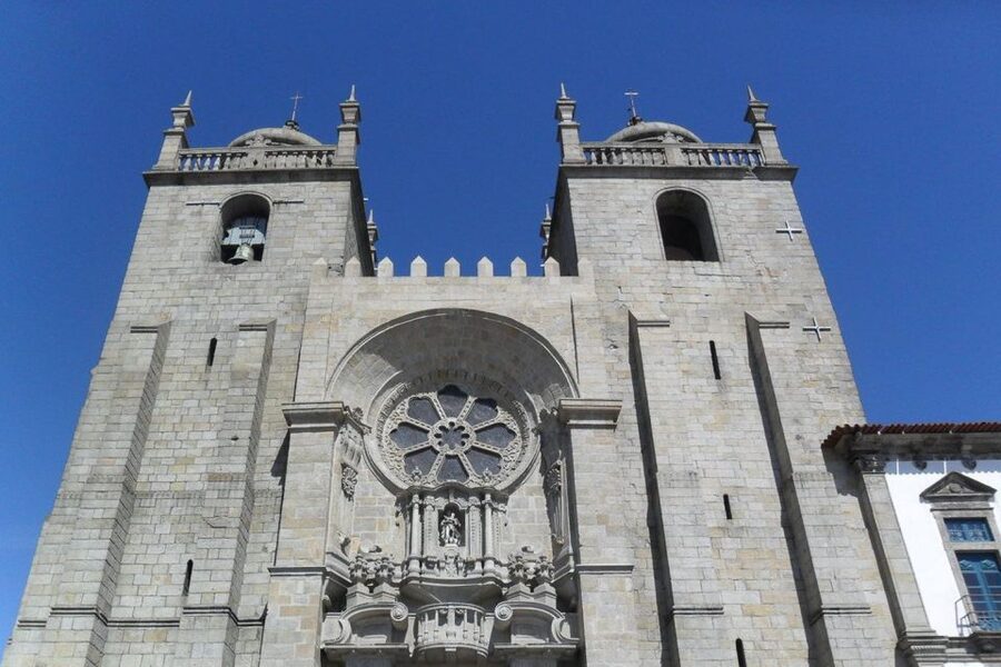 Porto Private Walking Tour with Fast Track to Lello - Key points at a glance