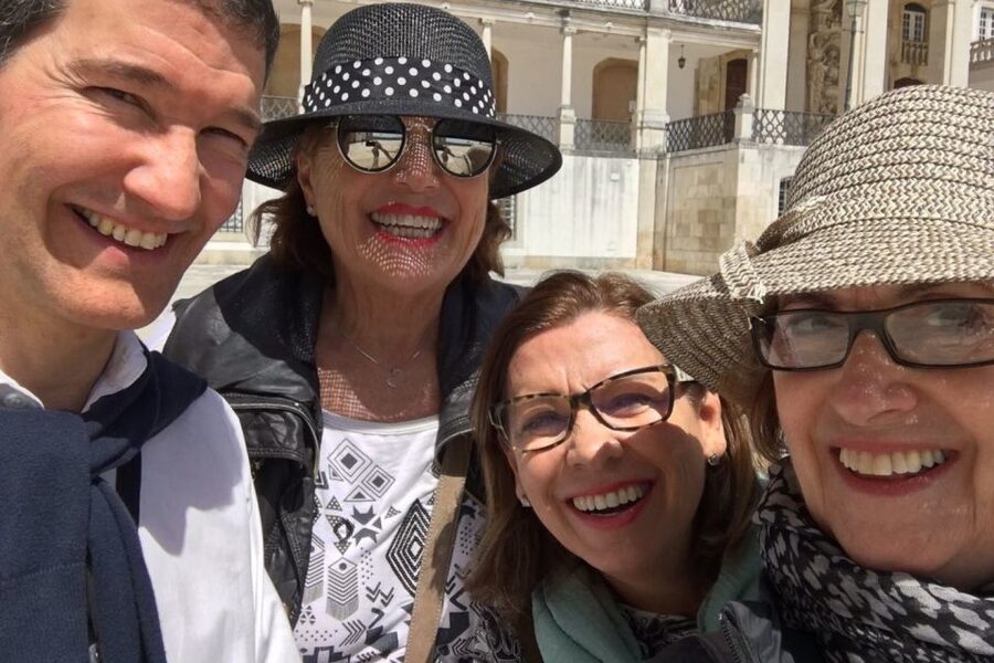 Porto Private Walking Tour with Fast Track to Lello - Rua das Flores, artisans, and street art
