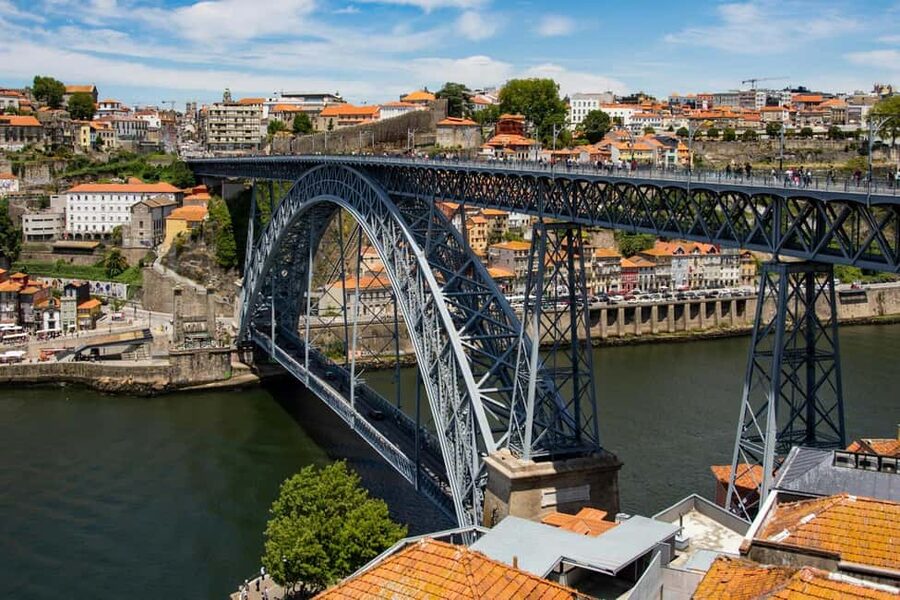 Porto Private Walking tour - São Bento Station and the story in its tiles