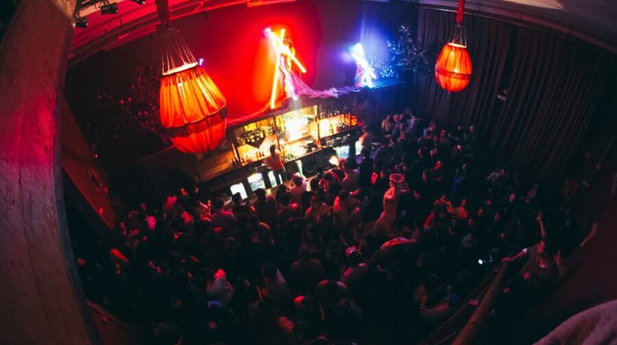 Porto: Pub Crawl with 6 Drinks and VIP Club Entry - The Nightclub Finish and Skip-the-Line Entry