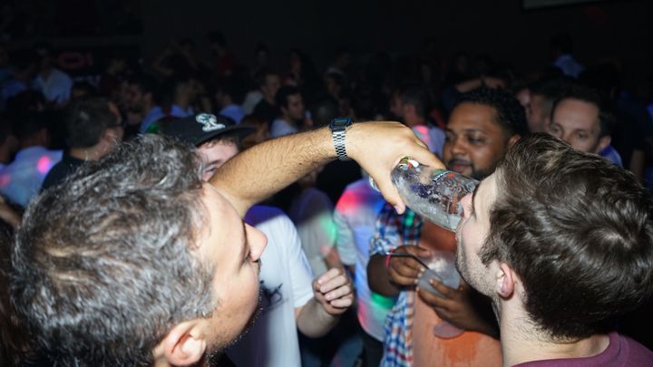 Porto: Pub Crawl with 6 Drinks and VIP Club Entry - Smart Ways to Prepare
