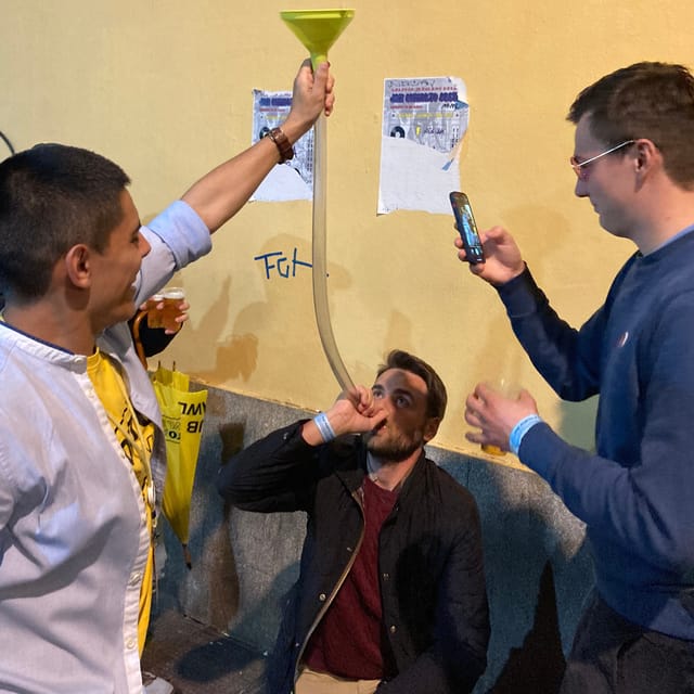 Porto: Pub Crawl with 7 Drinks, Games, and VIP Club Entry - Rua de Cândido dos Reis and the move toward the club